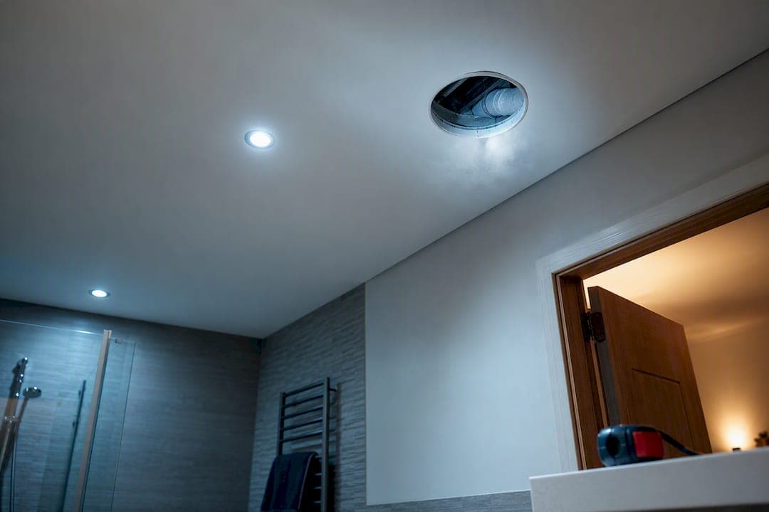 40–80 m³/h: Badlüfter ohne Fenster, Checkliste vom Installateur